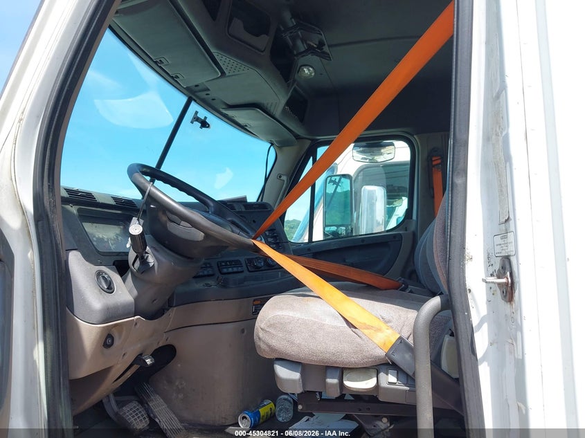 2015 Freightliner Cascadia 113 VIN 1FUJGBDV0FLBW4420 IAAI salvage auction — REAR END, Clear (Indiana), sold $25 on 2026-07-07 (photo 7)