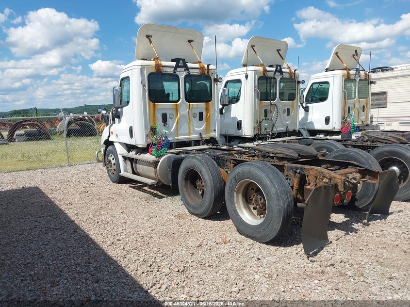 2015 Freightliner Cascadia 113 VIN 1FUJGBDV0FLBW4420 IAAI salvage auction — REAR END, Clear (Indiana), sold $25 on 2026-07-07 (photo 3)