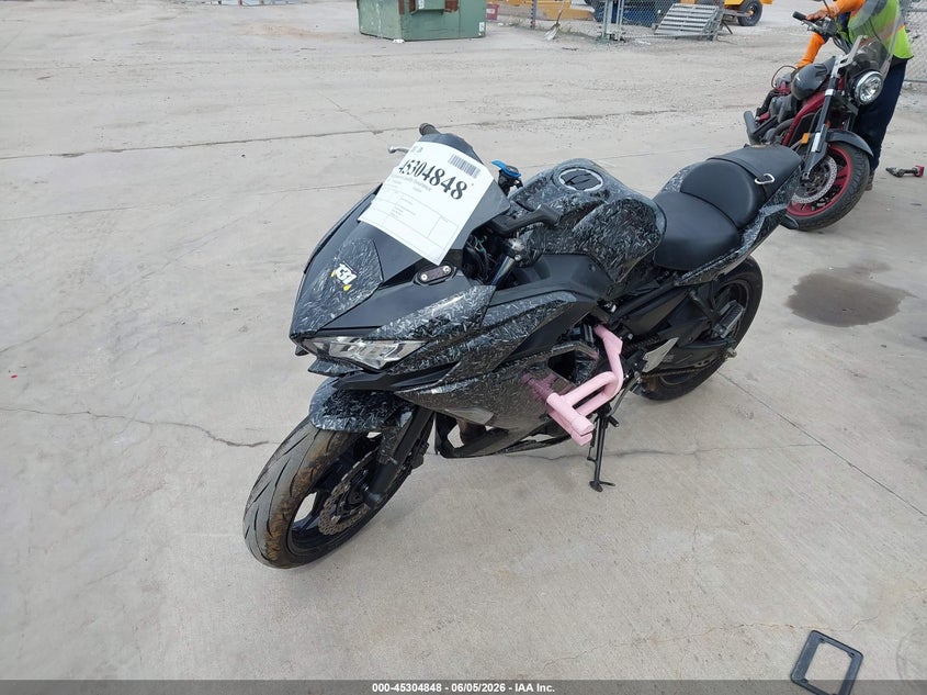 2025 Kawasaki Ninja VIN ML5EXEP10SDAF8093 IAAI salvage auction — FRONT END, Salvage Title, sold $2,950 on 2026-07-15 (photo 2)