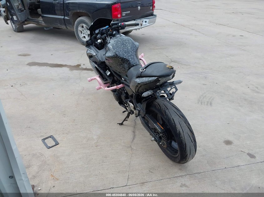 2025 Kawasaki Ninja VIN ML5EXEP10SDAF8093 IAAI salvage auction — FRONT END, Salvage Title, sold $2,950 on 2026-07-15 (photo 3)