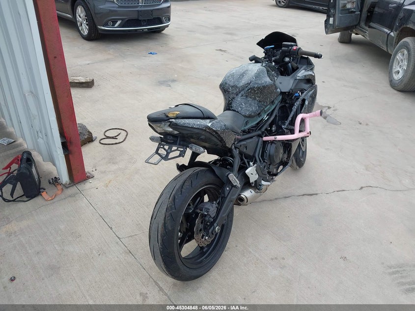 2025 Kawasaki Ninja VIN ML5EXEP10SDAF8093 IAAI salvage auction — FRONT END, Salvage Title, sold $2,950 on 2026-07-15 (photo 4)