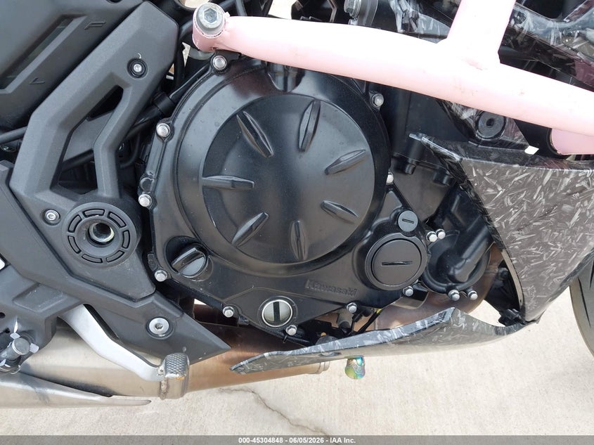 2025 Kawasaki Ninja VIN ML5EXEP10SDAF8093 IAAI salvage auction — FRONT END, Salvage Title, sold $2,950 on 2026-07-15 (photo 8)