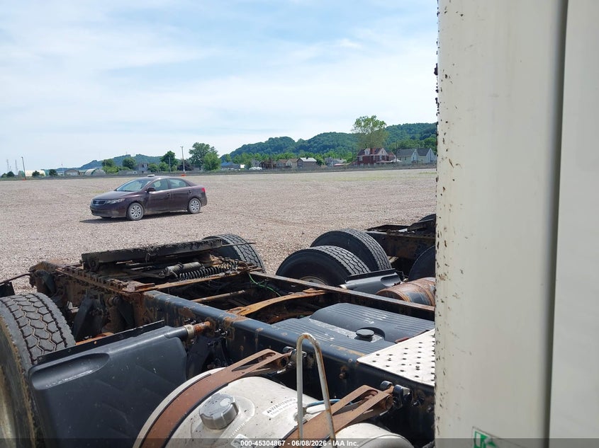 2015 Freightliner Cascadia 113 VIN 1FUJGBDV2FLBW4421 IAAI salvage auction — FRONT END, Clear (Indiana), sold $25 on 2026-07-07 (photo 6)