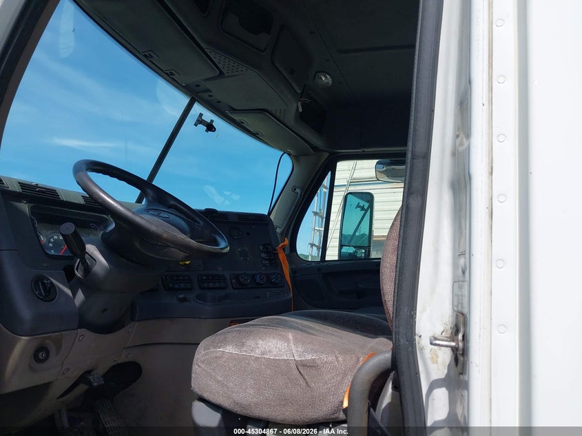 2015 Freightliner Cascadia 113 VIN 1FUJGBDV2FLBW4421 IAAI salvage auction — FRONT END, Clear (Indiana), sold $25 on 2026-07-07 (photo 7)