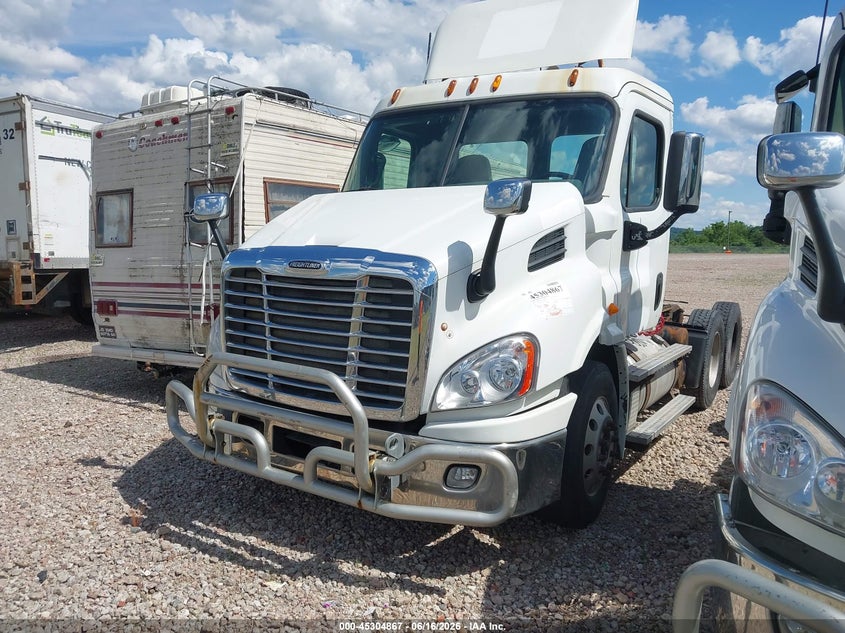 2015 Freightliner Cascadia 113 VIN 1FUJGBDV2FLBW4421 IAAI salvage auction — FRONT END, Clear (Indiana), sold $25 on 2026-07-07 (photo 2)