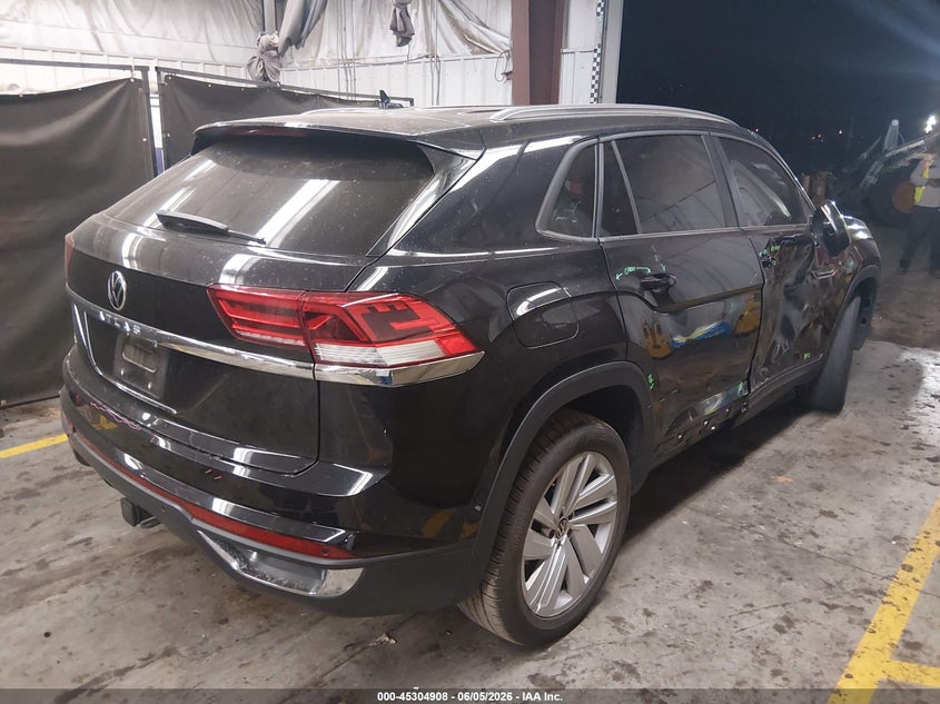 2023 Volkswagen Atlas cross sport VIN 1V2WE2CA3PC216377 IAAI salvage auction — SIDE, Salvage Title, sold $7,500 on 2026-07-14 (photo 4)