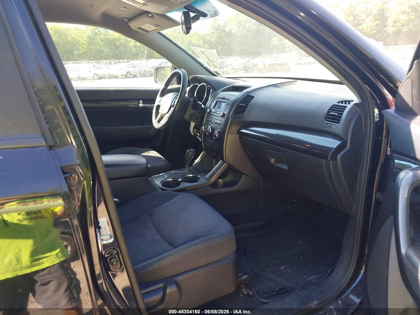 2011 Kia Sorento VIN 5XYKTCA19BG128503 IAAI salvage auction — NORMAL WEAR, Clear (New York), sold $600 on 2026-07-07 (photo 5)