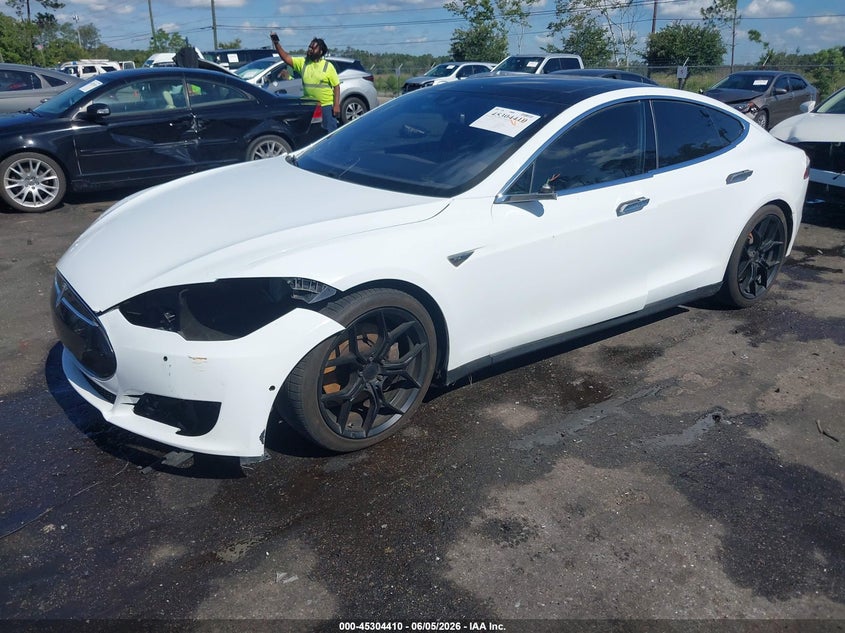 2015 Tesla Model s VIN 5YJSA1S20FF094871 IAAI salvage auction — LEFT FRONT, Rebuildable (Florida), sold $2,950 on 2026-07-30 (photo 2)