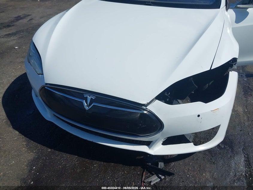2015 Tesla Model s VIN 5YJSA1S20FF094871 IAAI salvage auction — LEFT FRONT, Rebuildable (Florida), sold $2,950 on 2026-07-30 (photo 6)