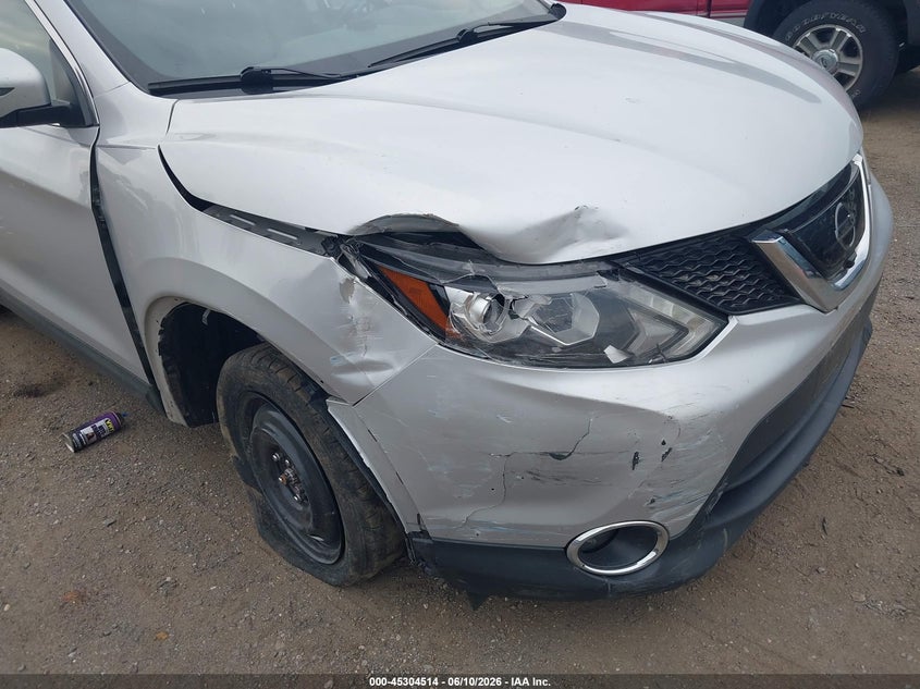2017 Nissan Rogue VIN JN1BJ1CR2HW112624 IAAI salvage auction — FRONT END, Salvage Title, sold $225 on 2026-07-28 (photo 6)