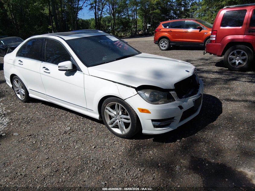 2014 Mercedes-benz C-klasse VIN WDDGF4HB6ER314478 IAAI salvage auction — NORMAL WEAR, Salvage Title, sold $375 on 2026-07-21 (photo 1)
