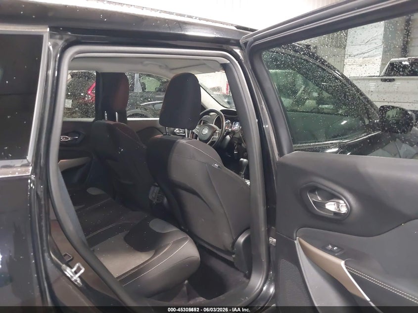 2018 Jeep Cherokee VIN 1C4PJMCB1JD528625 IAAI salvage auction — NORMAL WEAR, SF97 (Illinois), sold $9,250 on 2026-07-20 (photo 8)