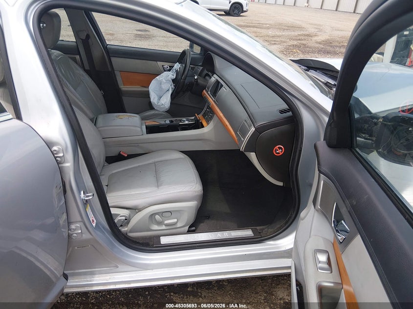 2010 Jaguar Xf VIN SAJWA0FA0AHR63640 IAAI salvage auction — RIGHT SIDE, Salvage (Louisiana), sold $325 on 2026-07-15 (photo 5)