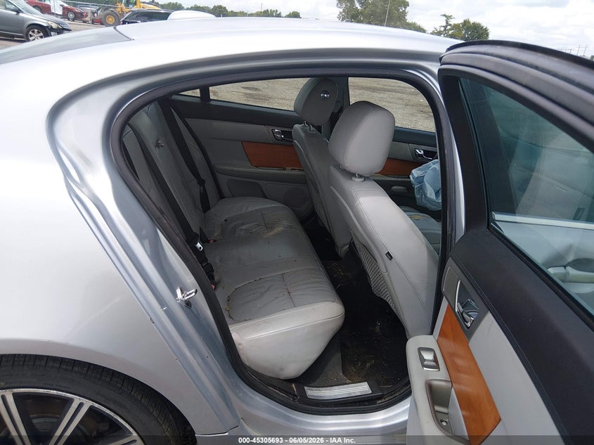 2010 Jaguar Xf VIN SAJWA0FA0AHR63640 IAAI salvage auction — RIGHT SIDE, Salvage (Louisiana), sold $325 on 2026-07-15 (photo 8)