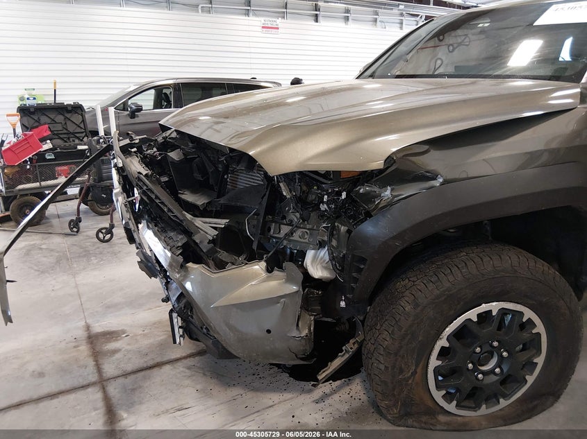 2025 Toyota Tacoma VIN 3TMLB5JN4SM092776 IAAI salvage auction — FRONT END, Salvage Title, sold $13,800 on 2026-07-11 (photo 6)