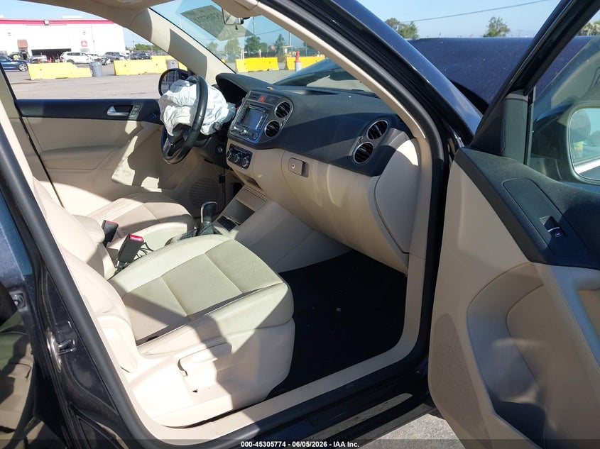 2011 Volkswagen Tiguan VIN WVGAV7AX7BW503711 IAAI salvage auction — FRONT END, Salvage (California), sold $125 on 2026-08-13 (photo 5)