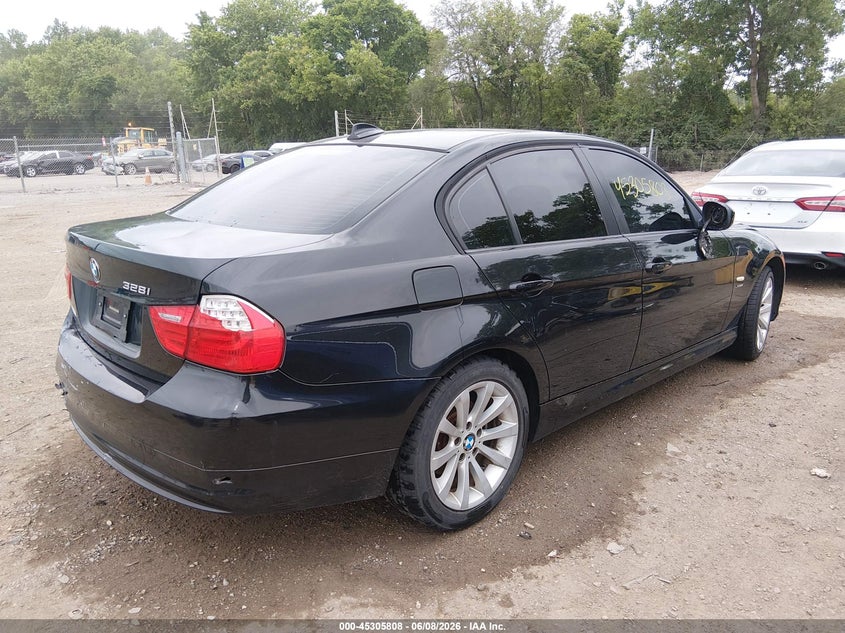 2011 BMW 3er VIN WBAPK7C5XBF083362 IAAI salvage auction — REAR END, Clear (Indiana), sold $1,400 on 2026-07-29 (photo 4)