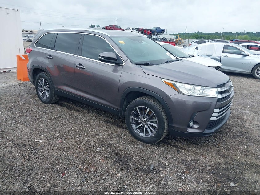 2019 Toyota Highlander VIN 5TDKZRFH9KS316660 IAAI salvage auction — HAIL, Salvage Title, sold $8,000 on 2026-07-29 (photo 1)