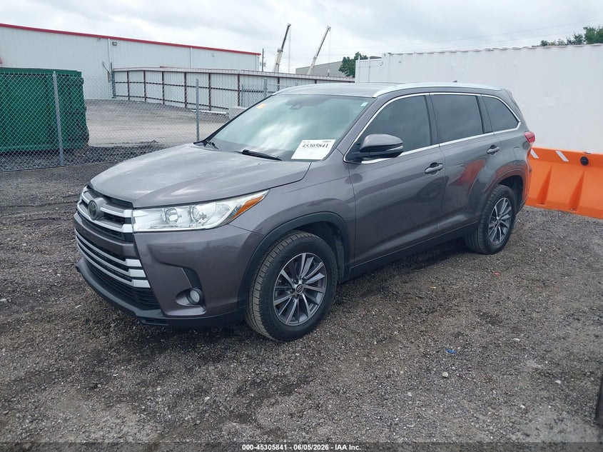 2019 Toyota Highlander VIN 5TDKZRFH9KS316660 IAAI salvage auction — HAIL, Salvage Title, sold $8,000 on 2026-07-29 (photo 2)