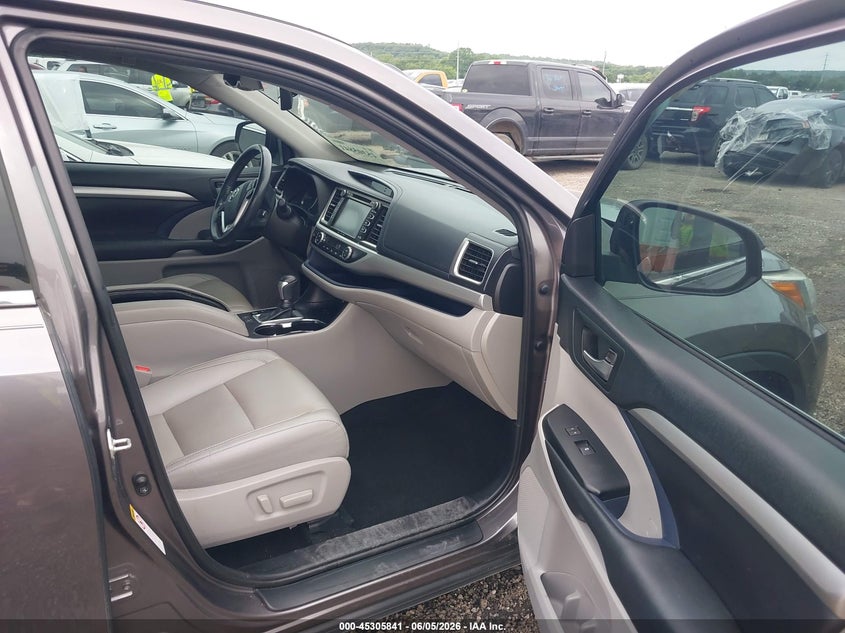 2019 Toyota Highlander VIN 5TDKZRFH9KS316660 IAAI salvage auction — HAIL, Salvage Title, sold $8,000 on 2026-07-29 (photo 5)