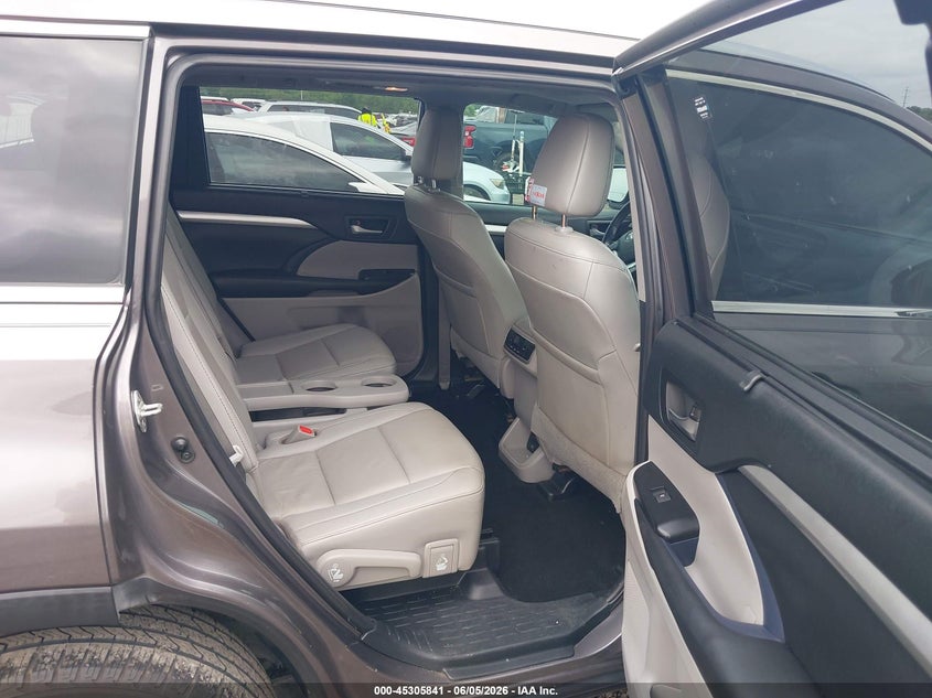 2019 Toyota Highlander VIN 5TDKZRFH9KS316660 IAAI salvage auction — HAIL, Salvage Title, sold $8,000 on 2026-07-29 (photo 8)