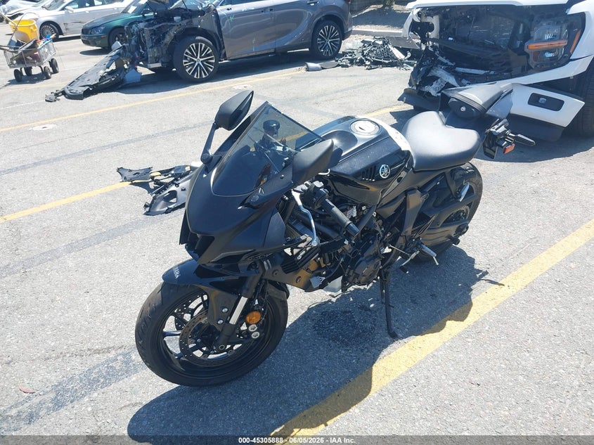 2025 Yamaha Yzf VIN JYARM38Y5SA004142 IAAI salvage auction — LEFT SIDE, Salvage Title, sold $2,800 on 2026-07-24 (photo 2)