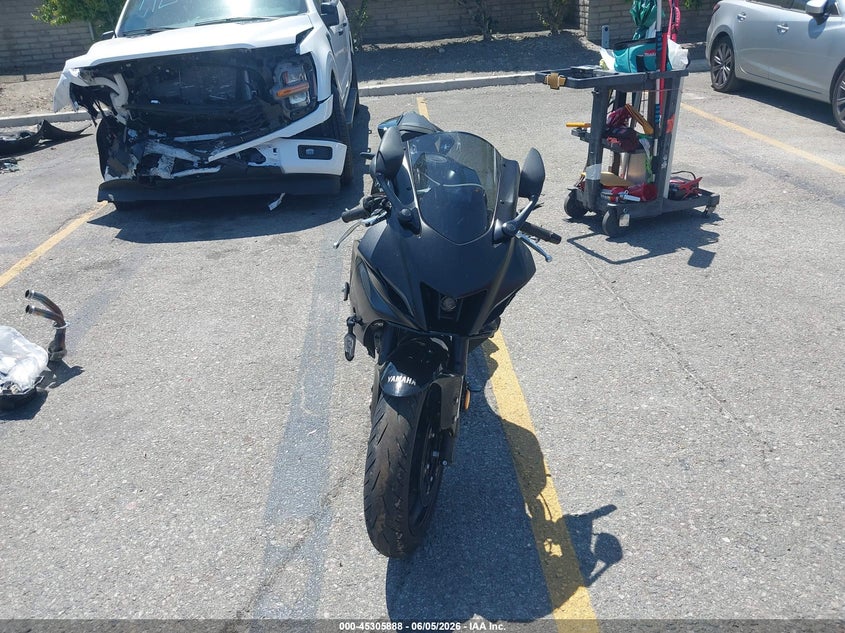 2025 Yamaha Yzf VIN JYARM38Y5SA004142 IAAI salvage auction — LEFT SIDE, Salvage Title, sold $2,800 on 2026-07-24 (photo 5)