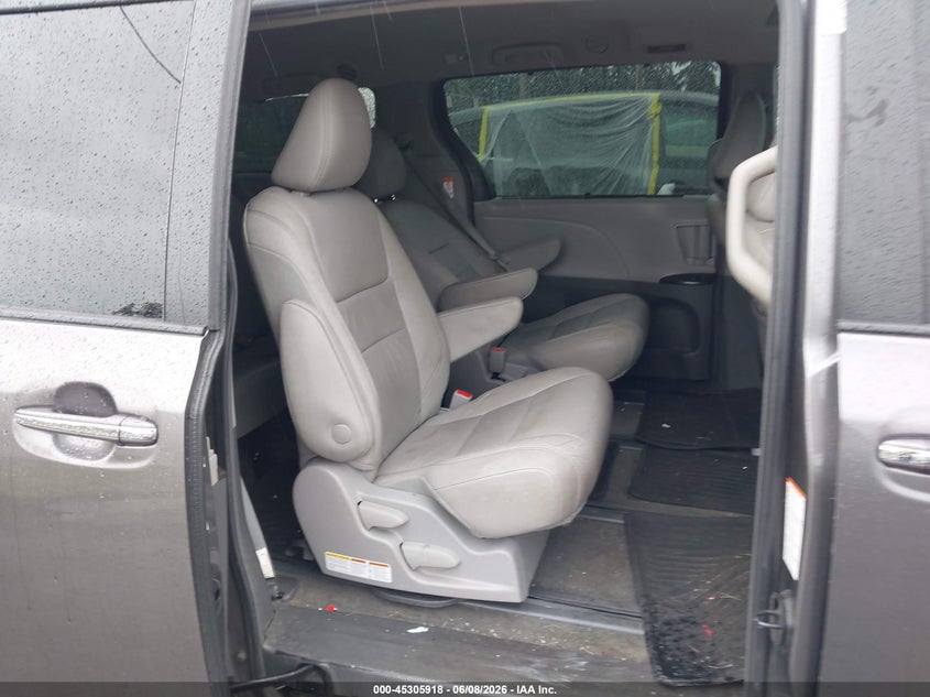 2018 Toyota Sienna VIN 5TDDZ3DC0JS190992 IAAI salvage auction — REAR END, Salvage Title, sold $8,100 on 2026-07-15 (photo 8)