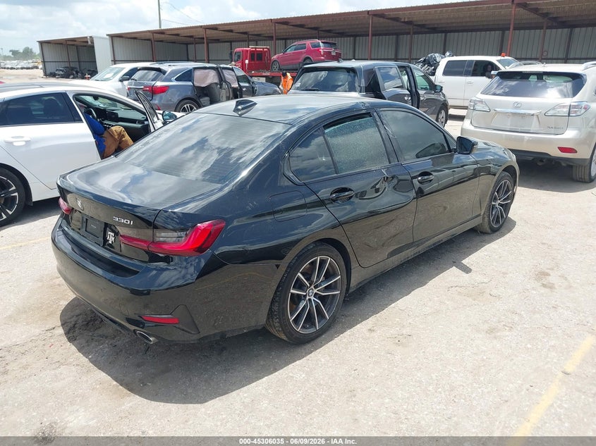 2022 BMW 3er VIN 3MW5R7J04N8C26409 IAAI salvage auction — LEFT & RIGHT, Salvage Title, sold $8,650 on 2026-07-29 (photo 4)