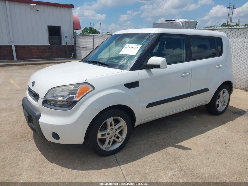 2011 Kia Soul VIN KNDJT2A21B7331722 IAAI salvage auction — NORMAL WEAR, Clear (Illinois), sold $425 on 2026-07-07 (photo 2)