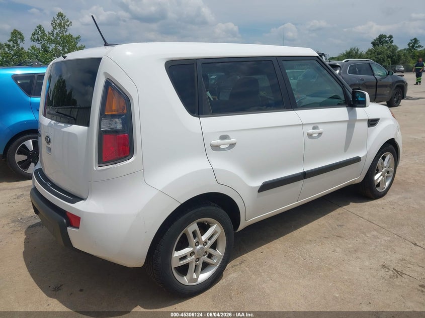 2011 Kia Soul VIN KNDJT2A21B7331722 IAAI salvage auction — NORMAL WEAR, Clear (Illinois), sold $425 on 2026-07-07 (photo 4)