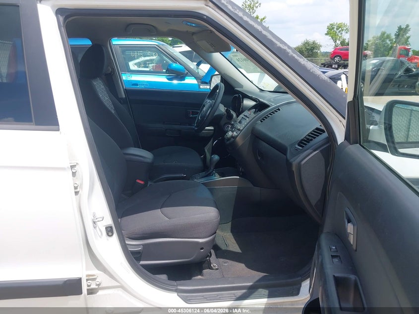 2011 Kia Soul VIN KNDJT2A21B7331722 IAAI salvage auction — NORMAL WEAR, Clear (Illinois), sold $425 on 2026-07-07 (photo 5)