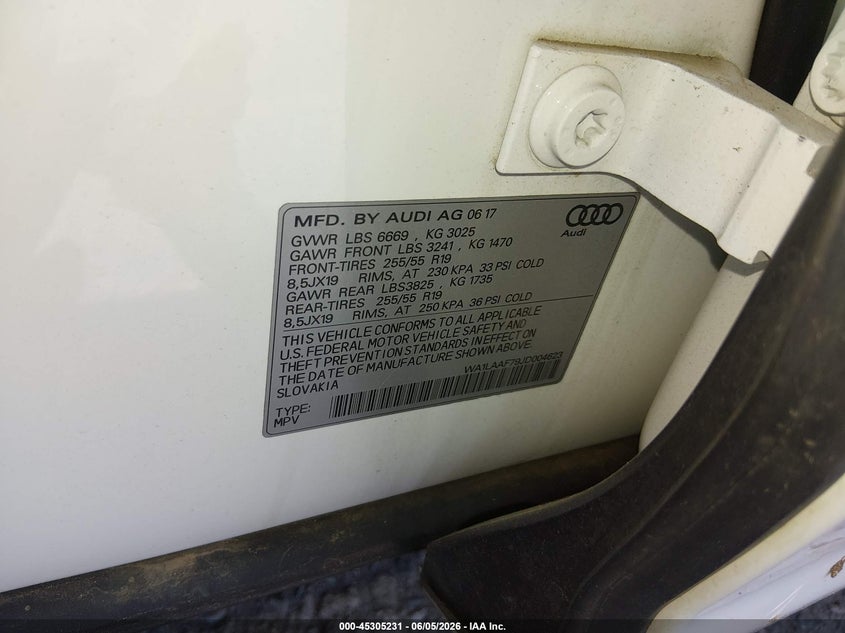 2018 Audi Q7 VIN WA1LAAF79JD004623 IAAI salvage auction — LEFT & RIGHT, Salvage Title, sold $2,850 on 2026-07-14 (photo 9)