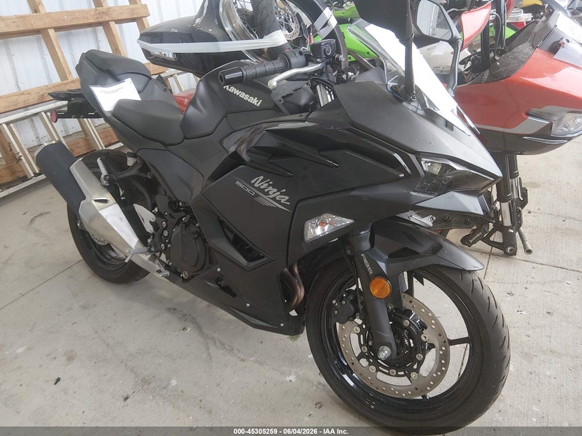 2026 Kawasaki Ninja VIN ML5EXGG17TDA92419 IAAI salvage auction — SIDE, Salvage Title, sold $975 on 2026-09-11 (photo 1)