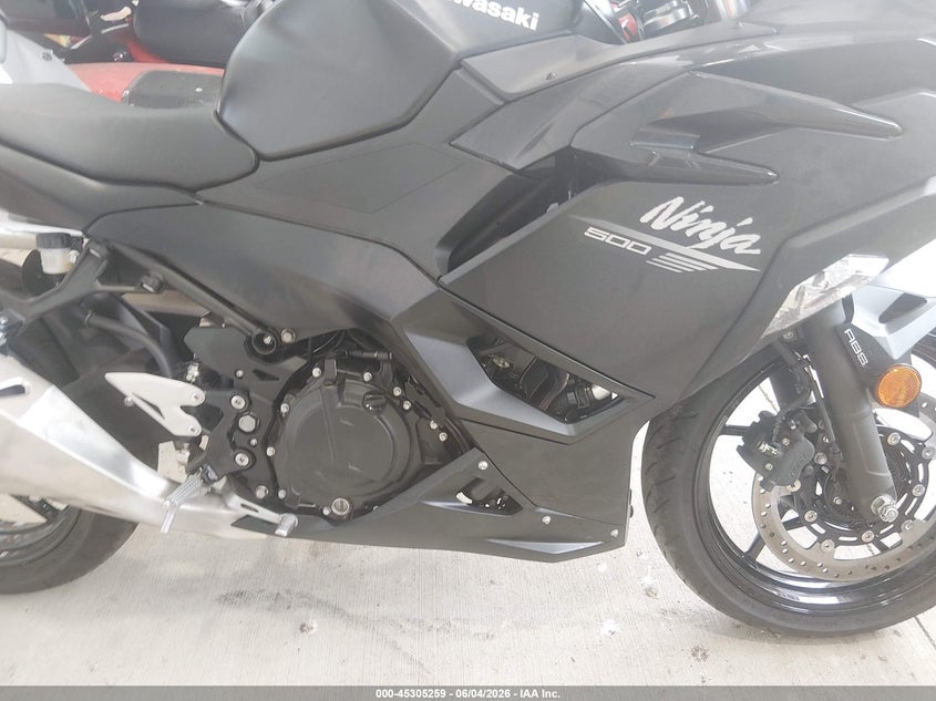 2026 Kawasaki Ninja VIN ML5EXGG17TDA92419 IAAI salvage auction — SIDE, Salvage Title, sold $975 on 2026-09-11 (photo 8)