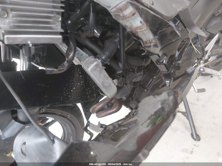 2026 Kawasaki Ninja VIN ML5EXGG17TDA92419 IAAI salvage auction — SIDE, Salvage Title, sold $975 on 2026-09-11 (photo 9)