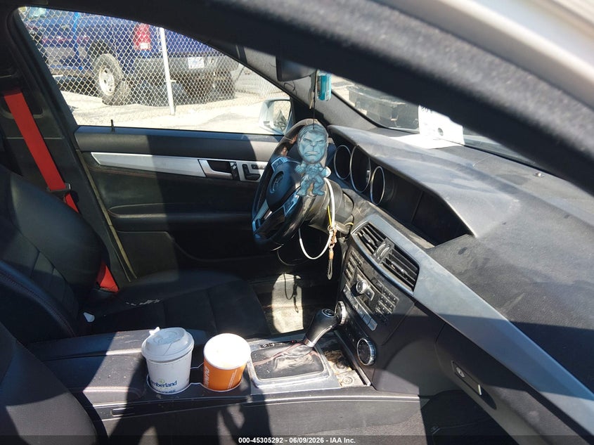 2013 Mercedes-benz C-klasse VIN WDDGF8AB1DA762030 IAAI salvage auction — FRONT END, Salvage Title, sold $2,100 on 2026-08-04 (photo 5)