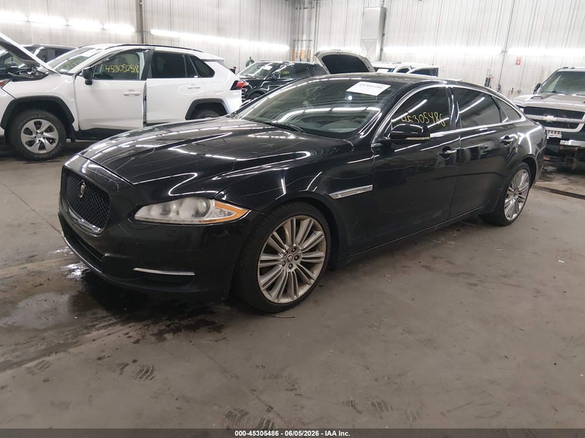 2013 Jaguar Xj VIN SAJWA2GB1DLV52364 IAAI salvage auction — RIGHT FRONT, Salvage Title, sold $3,000 on 2026-07-28 (photo 2)