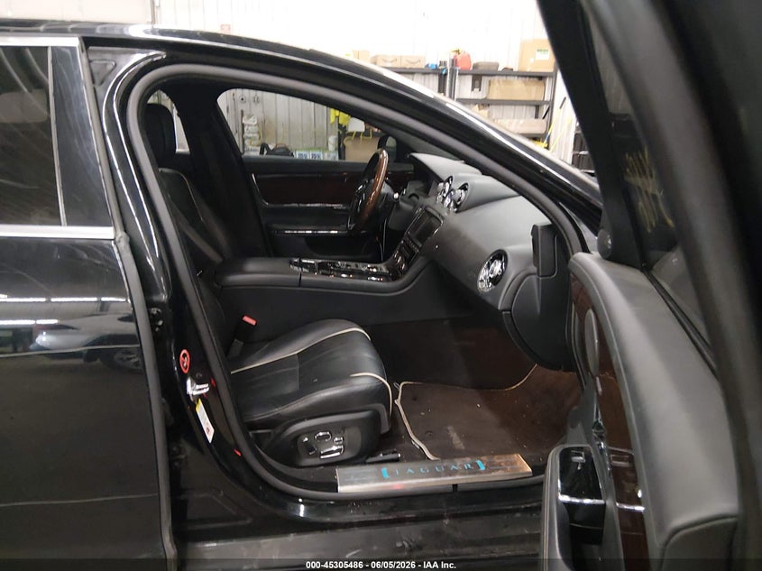 2013 Jaguar Xj VIN SAJWA2GB1DLV52364 IAAI salvage auction — RIGHT FRONT, Salvage Title, sold $3,000 on 2026-07-28 (photo 5)