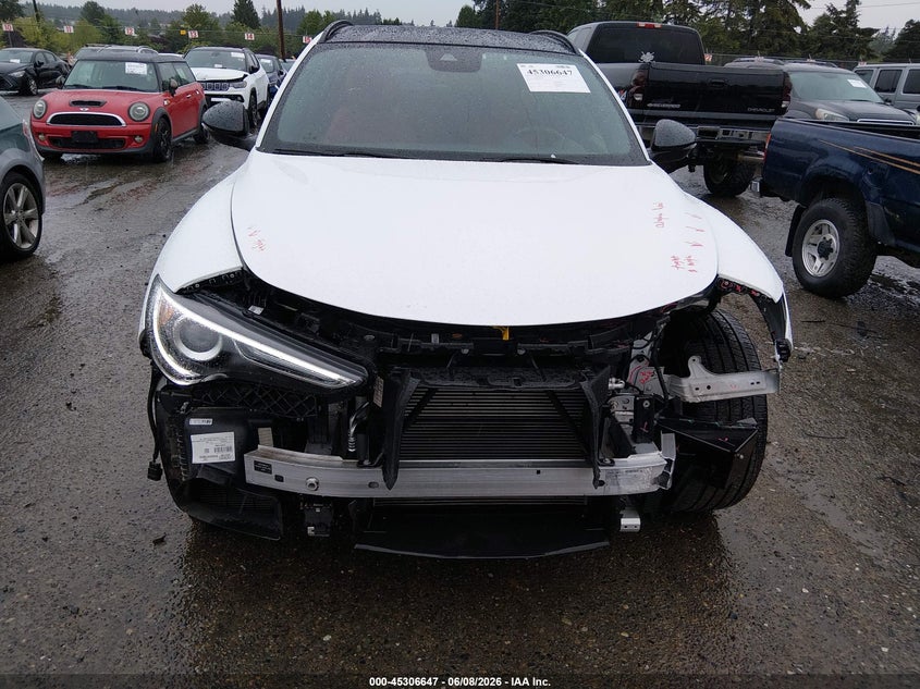 2023 Alfa romeo Stelvio VIN ZASPAKBNXP7D65276 IAAI salvage auction — FRONT END, Salvage Title, sold $2,500 on 2026-07-29 (photo 6)