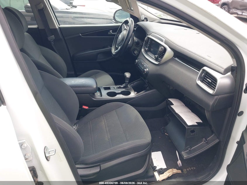 2019 Kia Sorento VIN 5XYPG4A37KG536435 IAAI salvage auction — VANDALISM, Salvage Title, sold $2,875 on 2026-07-15 (photo 5)