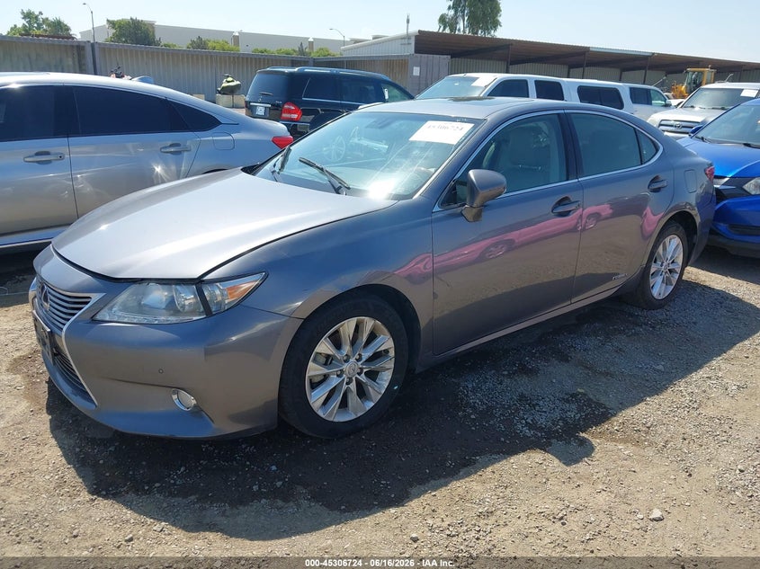 2013 Lexus ES VIN JTHBW1GG0D2015624 IAAI salvage auction — SIDE, Salvage Title, sold $1,800 on 2026-07-29 (photo 2)