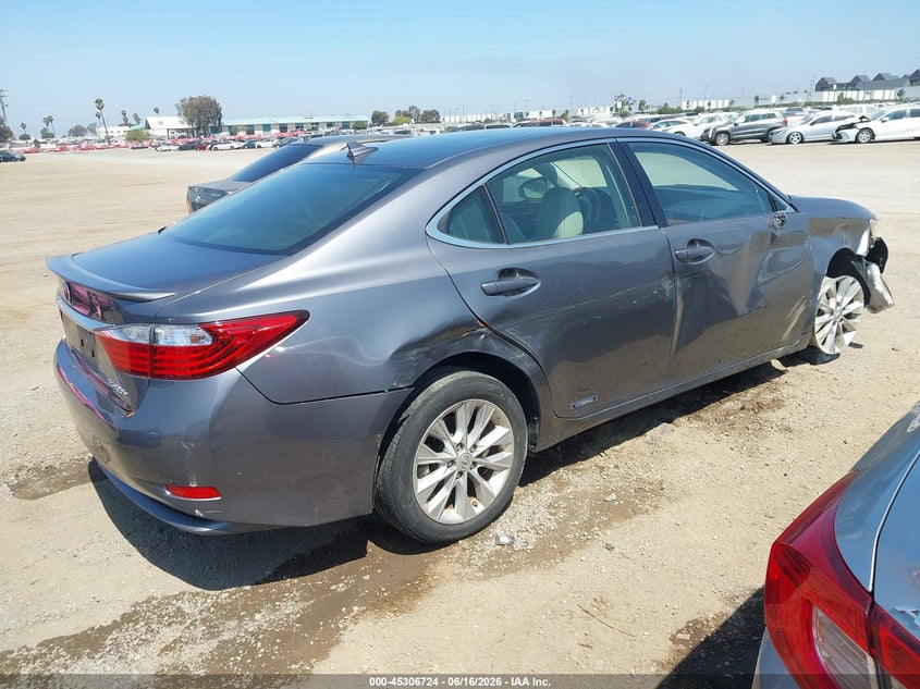 2013 Lexus ES VIN JTHBW1GG0D2015624 IAAI salvage auction — SIDE, Salvage Title, sold $1,800 on 2026-07-29 (photo 4)