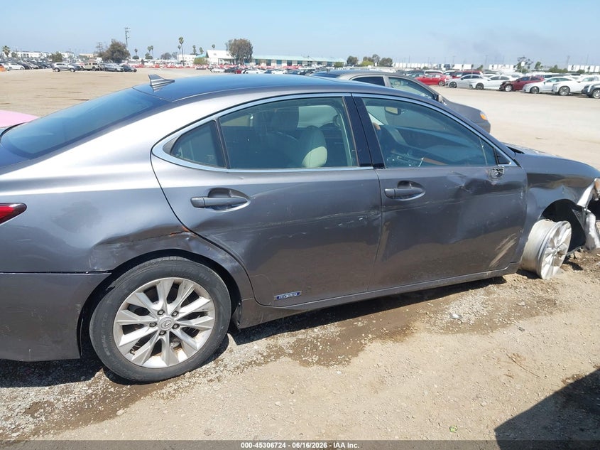 2013 Lexus ES VIN JTHBW1GG0D2015624 IAAI salvage auction — SIDE, Salvage Title, sold $1,800 on 2026-07-29 (photo 6)