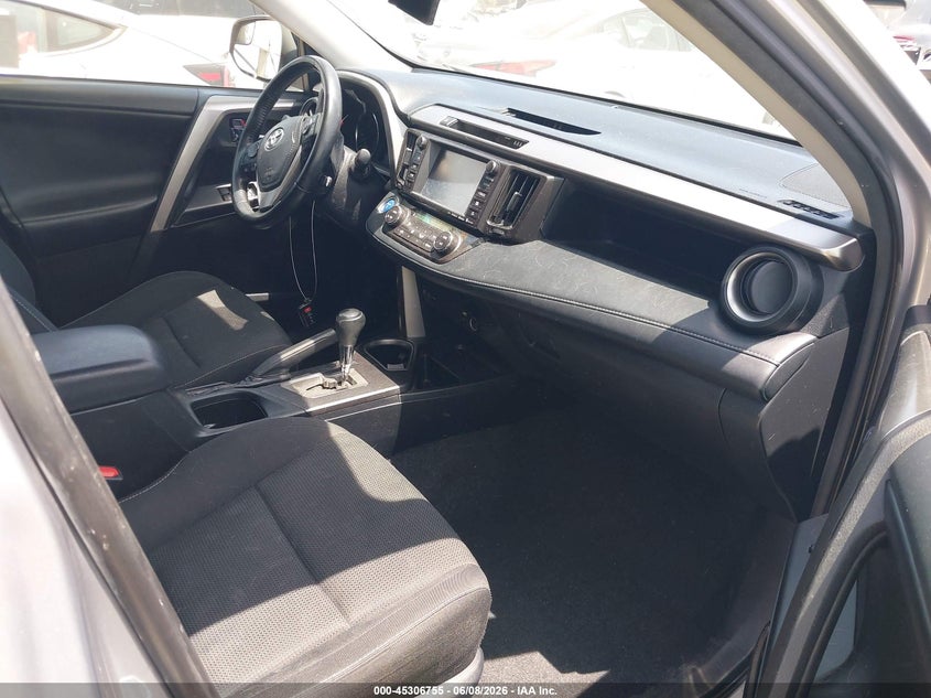 2018 Toyota Rav 4 VIN JTMRJREV3JD225133 IAAI salvage auction — RIGHT FRONT, Salvage Title, sold $6,300 on 2026-07-15 (photo 5)