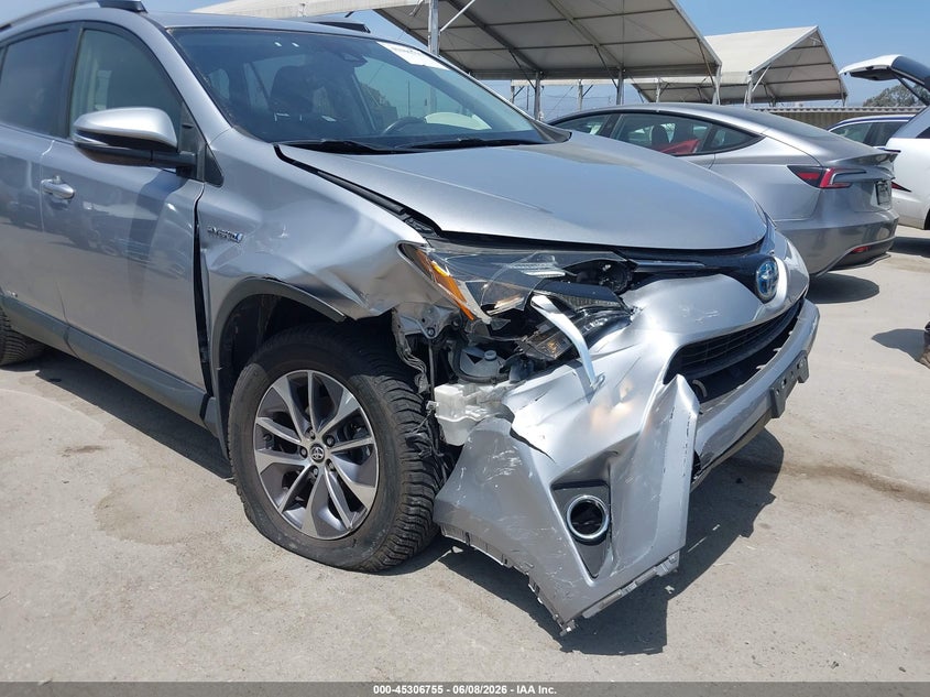2018 Toyota Rav 4 VIN JTMRJREV3JD225133 IAAI salvage auction — RIGHT FRONT, Salvage Title, sold $6,300 on 2026-07-15 (photo 6)