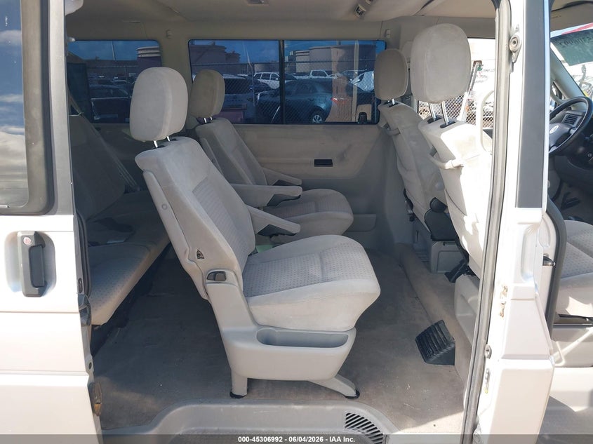 2002 Volkswagen Eurovan VIN WV2KB47052H090915 IAAI salvage auction — NORMAL WEAR, Clear (Hawaii), sold $2,450 on 2026-07-21 (photo 8)