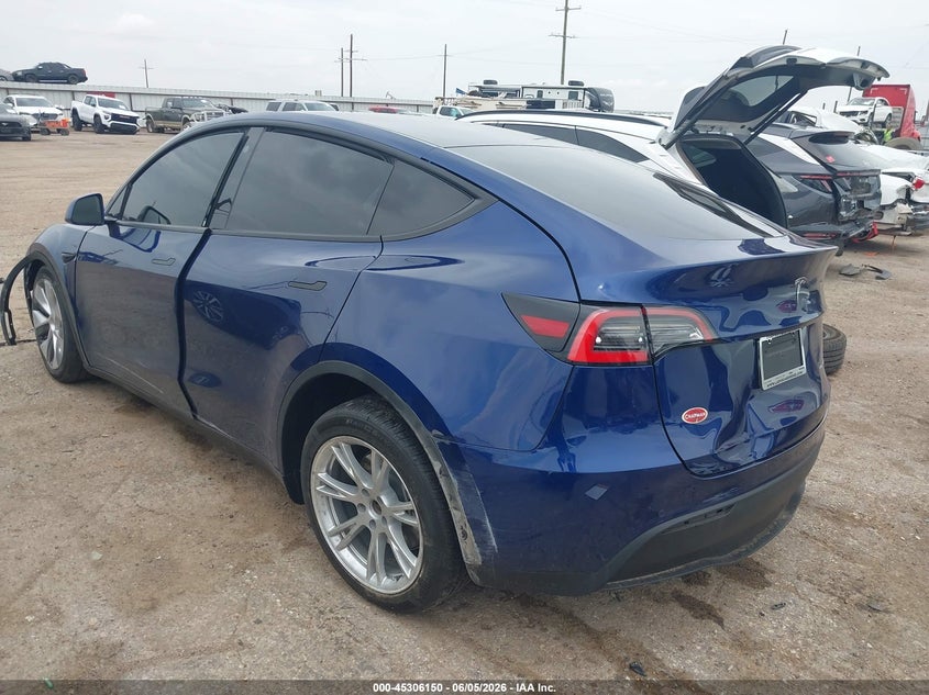 2021 Tesla Model y VIN 5YJYGDEE6MF078624 IAAI salvage auction — SIDE, Salvage (Texas), sold $5,500 on 2026-07-31 (photo 3)
