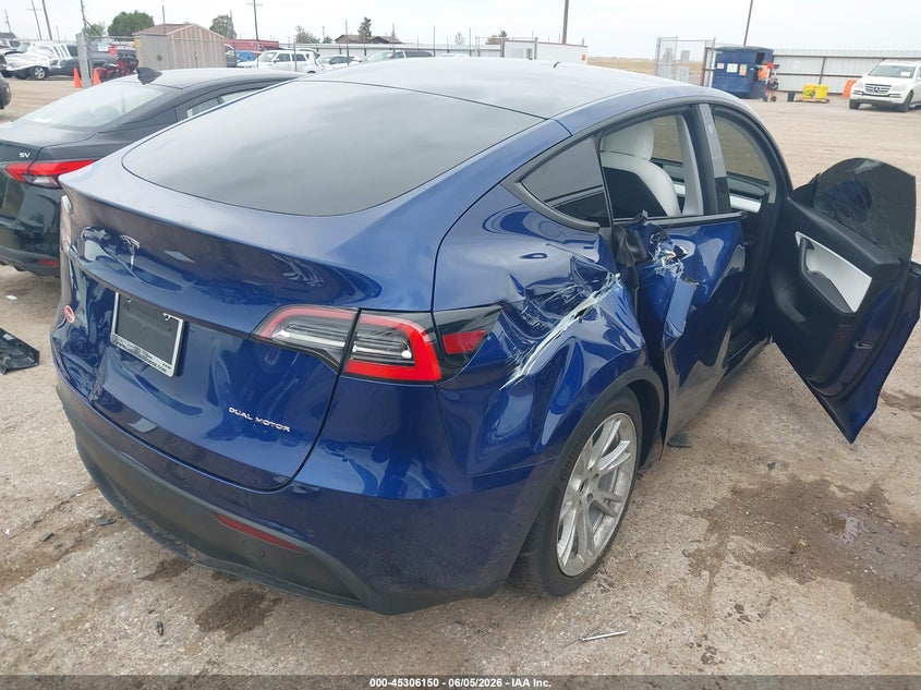 2021 Tesla Model y VIN 5YJYGDEE6MF078624 IAAI salvage auction — SIDE, Salvage (Texas), sold $5,500 on 2026-07-31 (photo 4)