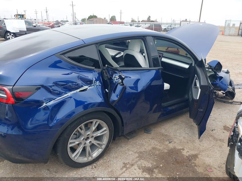 2021 Tesla Model y VIN 5YJYGDEE6MF078624 IAAI salvage auction — SIDE, Salvage (Texas), sold $5,500 on 2026-07-31 (photo 6)